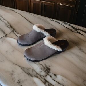 Women's Clarks Bendables Size 10W Natural Shearling Lamb Ladies Shoe Sandal